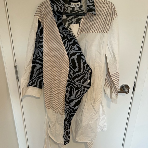 Gianni Wrap Dress - Picture 2 of 4